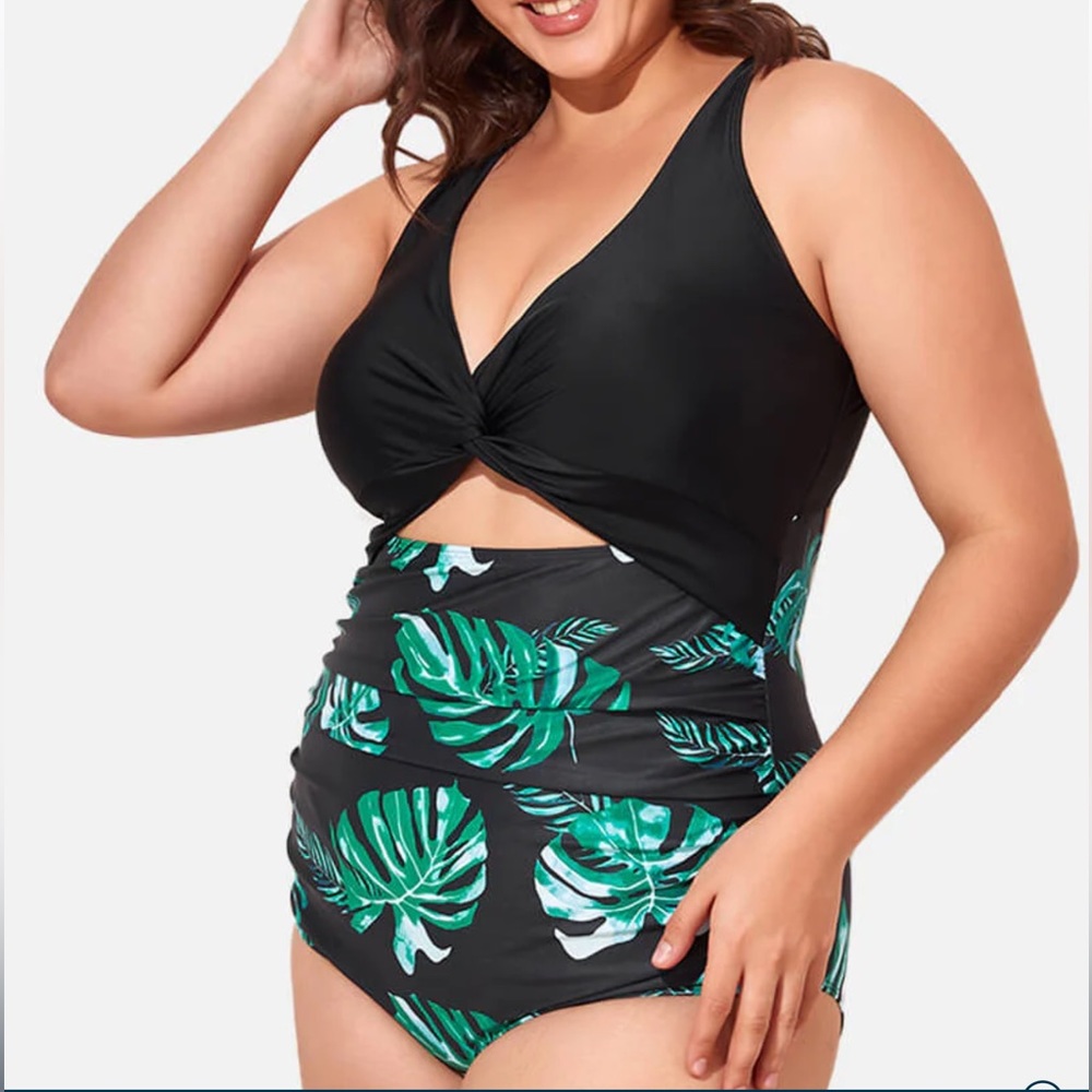 🆕 Summer Mae Women’s 20W Plus Size Black Floral One Piece Swimsuit